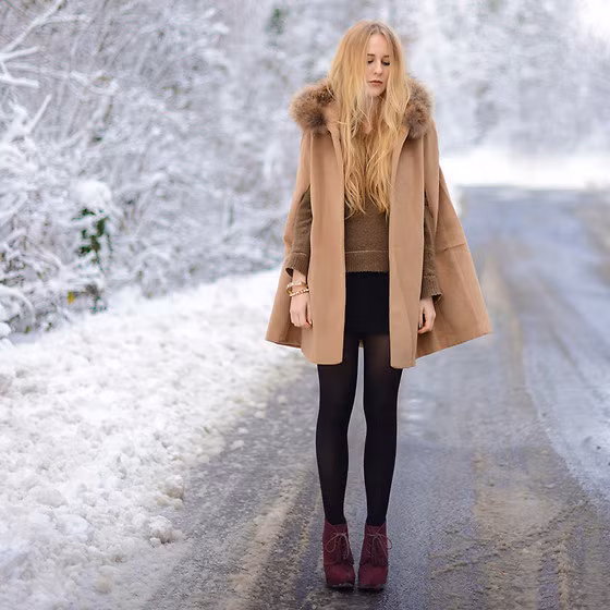  Áo khoác không tay cape coat mix cùng chân váy và áo len thật ám áp.