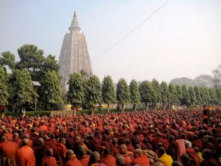 Chùa Mahabodhi là một bảo tháp nằm ở Bodh Gaya, Ấn Độ. Nơi vẫn còn lưu giữ cây Bồ Đề nơi mà theo kinh điển Đức Phật đã đạt được giác ngộ và là nơi thiêng liêng nhất của tín đồ Phật giáo.