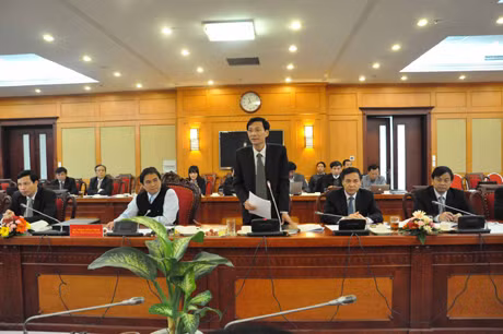 Đồng chí Nguyễn Văn Đọc, Phó Bí thư Tỉnh ủy, Chủ tịch UBND tỉnh phát biểu ý kiến tại hội nghị.