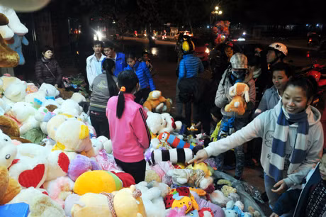 Các cửa hàng bán đồ lưu niệm bán rất chạy trong ngày lễ Noel.