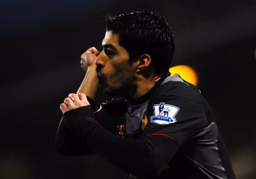 Luis Suarez lập cú đúp để giúp Liverpool thắng QPR