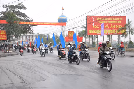 Các lực lượng trên địa bàn TP Uông Bí ra quân tuyên truyền thực hiện đợt cao điểm tấn công trấn áp tội phạm bảo vệ Tết Nguyên Đán Quý Tỵ năm 2013.