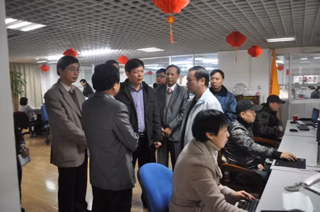 Đoàn công tác thăm Trung tâm Quảng cáo.