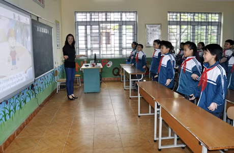 Một tiết học tiếng Anh ở Trường Tiểu học Vĩnh Khê (Đông Triều).