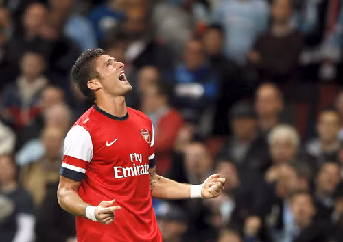 Giroud sẽ ghi bàn làm món quà tặng muộn cho HLV Arsene Wenger?
