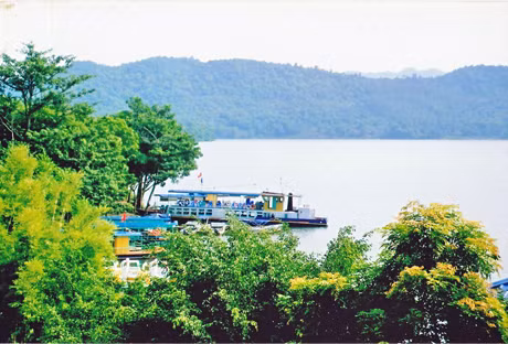 Bến thuyền Hồ Núi Cốc.