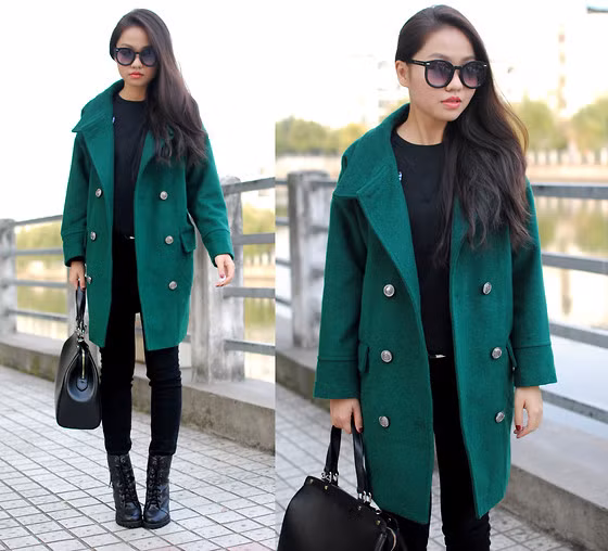  Và bạn cũng đừng bỏ qua những chiếc áo khoác dạ măng tô nhé! Chúng sẽ giúp bạn vừa ấm áp vừa thời trang đấy.