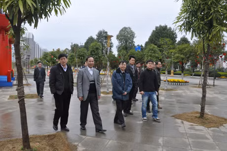 Đoàn công tác thăm Khu du lịch sinh thái nhân tạo và trụ sở cơ quan hành chính TP Lai Tân.