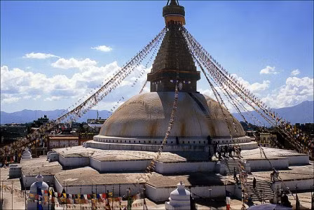 Boudhanath là ngôi chùa ở Nepal có nhiều nét nổi bật, trong đó nhiều người biết đến là cho đôi mắt của Đức Phật được vẽ trên bốn hướng của tháp. Trước đó tháp đã bị phá hủy bởi quân xâm lược Mughal và được dựng lại từ thế kỷ 14.