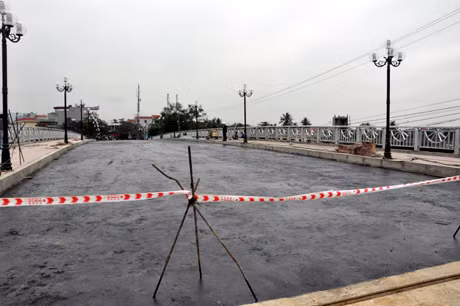 Vóc dáng cây cầu mới to đẹp đã hình thành.