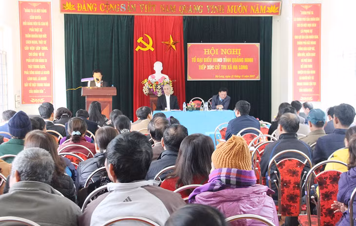 Quang cảnh buổi tiếp xúc cử tri.