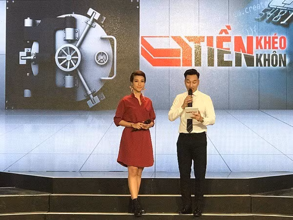 Á hậu Hoàng Oanh và nghệ sỹ Thành Trung là hai MC của "Tiền khéo, tiền khôn." (Ảnh: BTC)