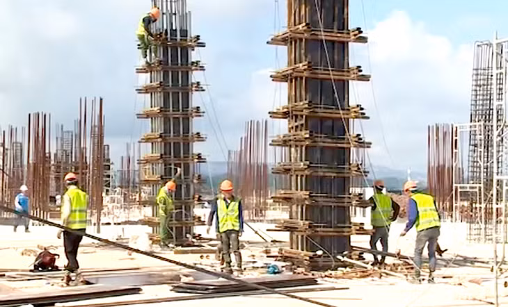 Hạng mục nhà ga của Cảng quốc tế hàng không Quảng Ninh đang được triển khai thi công.