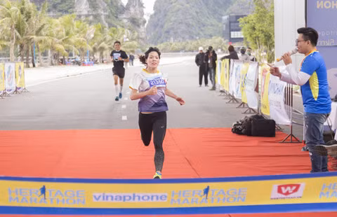 VĐV Phạm Thị Huệ của Quảng Ninh thi đấu ở nội dung 21 km