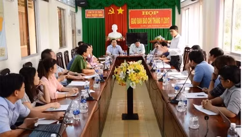Cuộc họp giao ban báo chí tổ chức chiều 28/11, tại Cà Mau. Ảnh: nhandan.com.vn