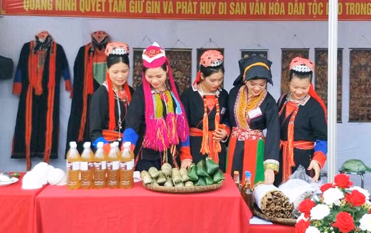  Trình diễn nghệ thuật ẩm thực người Dao Thanh Y xã Thượng Yên Công