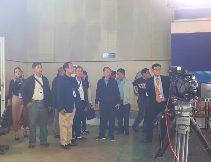 Đoàn công tác Thái Lan tham quan trường quay sản xuất nội dung chương trình của Đài PTTH Quảng Ninh
