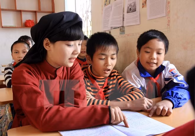  Giờ học hát Xoan của học sinh Trường trung học cơ sở Kim Đức, thành phố Việt Trì, tỉnh Phú Thọ. (Ảnh: Trung Kiên/TTXVN)