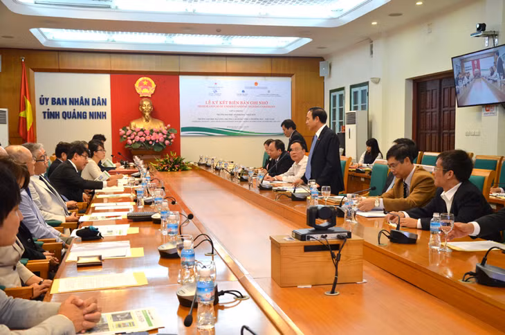 Quang cảnh buổi làm việc
