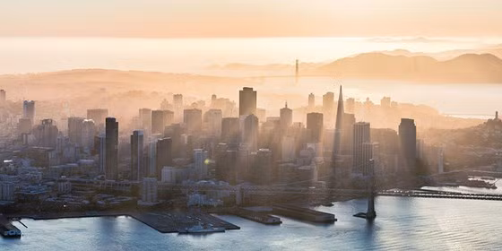 Tác phẩm "Downtown San Francisco" của tác giả Matteo Colombo vào top ảnh đẹp hạng mục Open Built Environment/Architecture, chụp quang cảnh thành phố hiện đại San Francisco, Mỹ với những tòa nhà chọc trời.