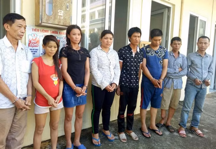 Sau một thời gian lập án đấu tranh, Công an TP Cẩm Phả đã triệt phá cơ sở mát xa trá hình để hoạt động mua bán ma túy và mại dâm, bắt chủ cơ sở và các đối tượng tham gia tại phường Cẩm Sơn, TP Cẩm Phả tháng 10/2017.