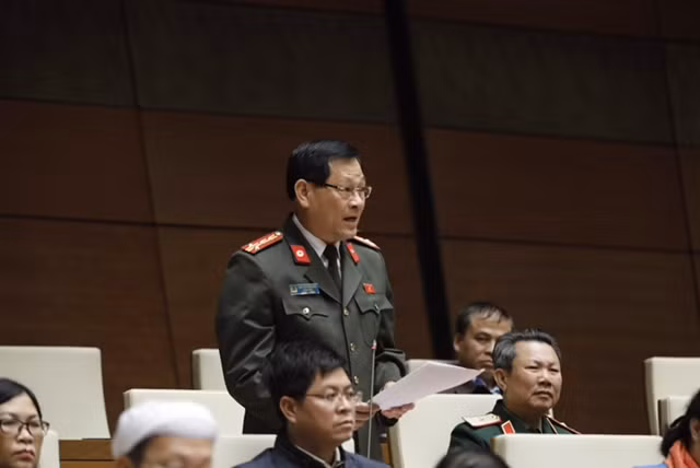 Đại biểu Nguyễn Hữu Cầu phát biểu. - Ảnh: VGP/Nhật Bắc