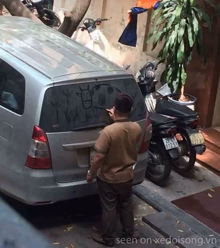 Chủ nhà có tâm, vẽ tranh đẹp nhắc khéo xe đỗ vướng