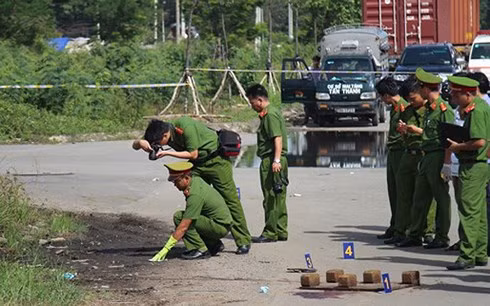 Công an khám nghiệm hiện trường