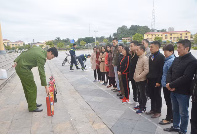 Cán bộ