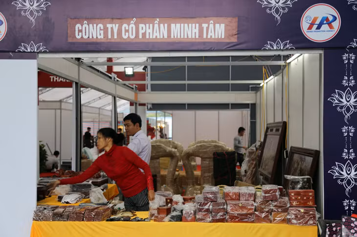 Các gian hàng giới thiệu sản phẩm của các doanh nghiệp TP Hà Nội, tỉnh Thừa Thiên Huế đã hoàn tất.