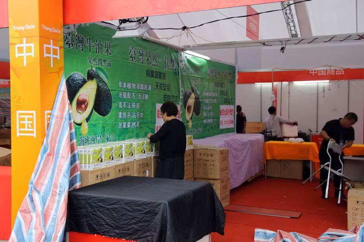 Một số doanh nghiệp Trung Quốc khác thì cũng đang khẩn trương trưng bày, giới thiệu sản phẩm.