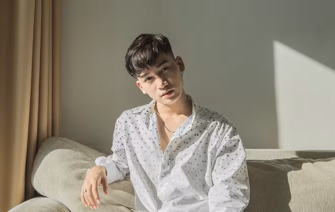 Ali Hoàng Dương hóa chàng trai đang yêu say đắm trong ca khúc mới.