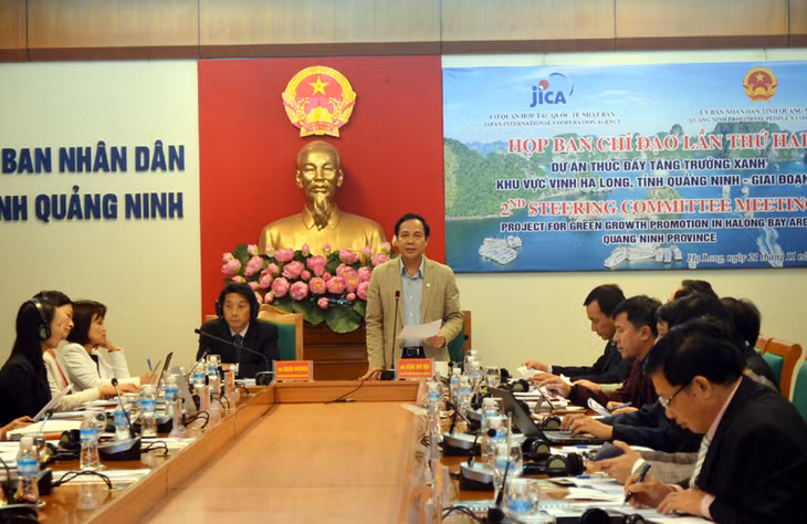 Đồng chí Đặng Huy Hậu, Phó Chủ tịch Thường trực UBND tỉnh phát biểu tại cuộc họp