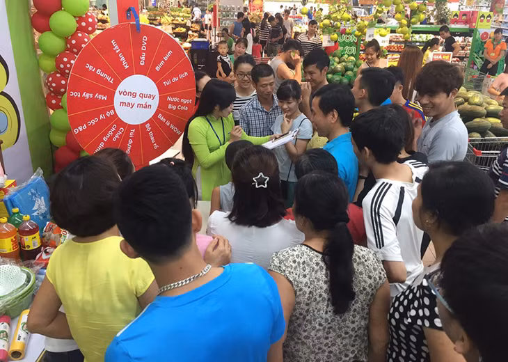 Bên cạnh việc tổ chức ưu đãi giảm giá, Big C Hạ Long còn tổ chức các trò chơi bốc thăm trúng thưởng cho đoàn viên công đoàn 