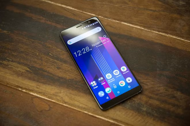Nhìn sơ qua là đủ thấy sự đơn giản nhưng vẫn tinh tế mà HTC dành cho sản phẩm mới nhất này.