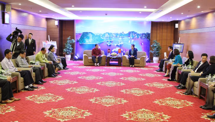 Quang cảnh buổi tiếp đoàn đại biểu thanh niên 3 tỉnh Bắc Lào.