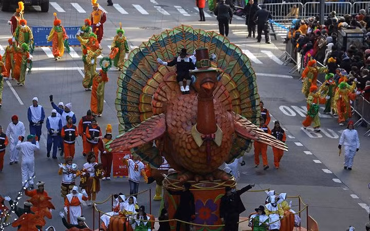 Ấy thế nhưng chú gà tây tên Tom này lại “đường hoàng” diễu hành qua trung tâm New York.