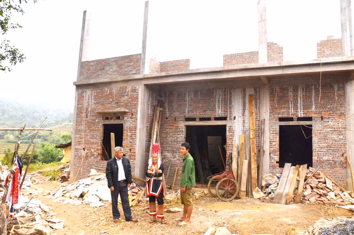 Nhờ sự hỗ trợ của lực lượng BĐBP và doanh nghiệp, ngôi nhà mới của gia đình anh Tằng Dảu Nhàn, thôn Sông Móoc B, xã Đồng Văn, Bình Liêu sắp hoàn thành