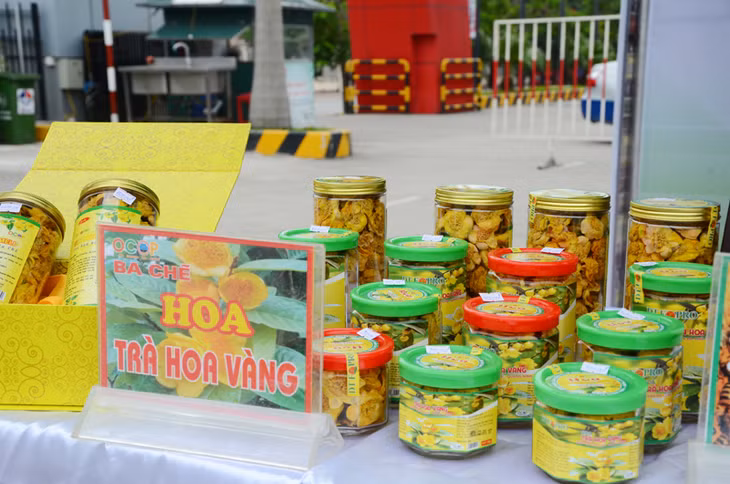Bao bì, nhãn mác, kiểu dáng sản phẩm trà hoa vàng Ba Chẽ được đổi mới