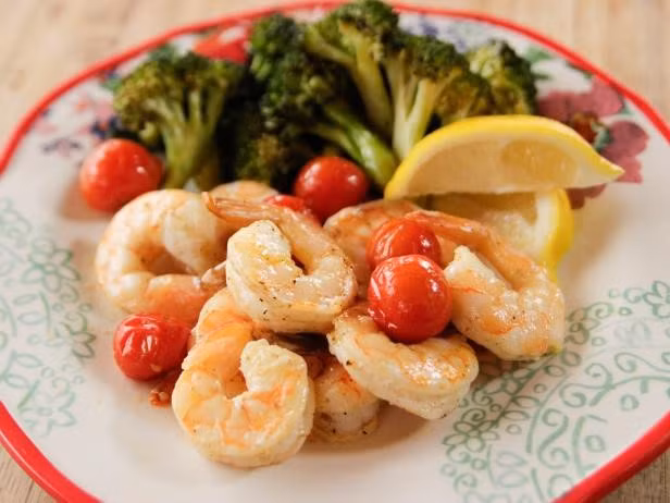 Nhiều người bị dị ứng với protein trong tôm, cua, gây ra ho kích ứng. Ảnh: Foodnetwork.
