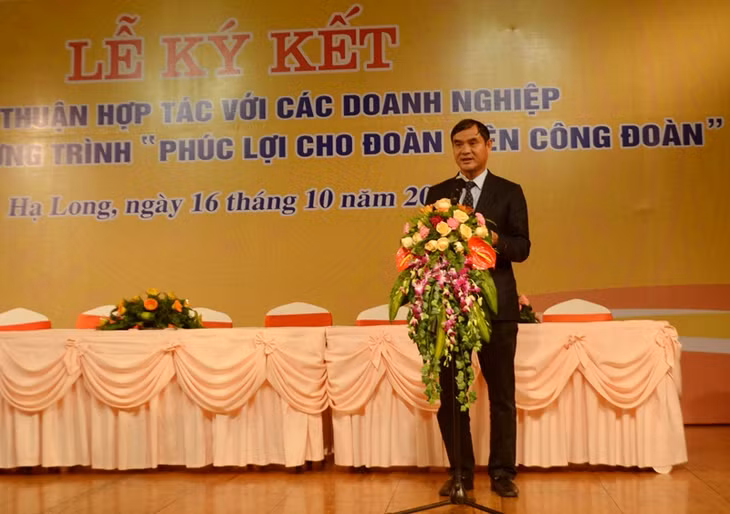 Lãnh đạo Công ty Xăng dầu B12 phát biểu khảng định cam kết thực hiện hiệu quả chương trình phúc lợi cho đoàn viên công đoàn