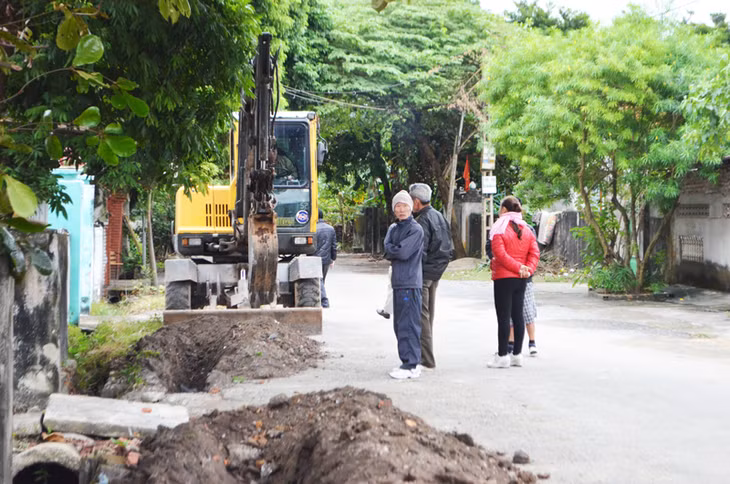 Thi công làm đường ống cấp nước tại khu Yên Lập Đông và khu Yên Lập Tây, phường Minh Thành, TX Quảng Yên