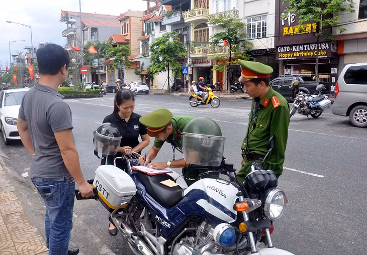 Công an TP Cẩm Phả tăng cường KTKS kịp thời phát hiện ngăn chặn các vi phạm về ANTT.