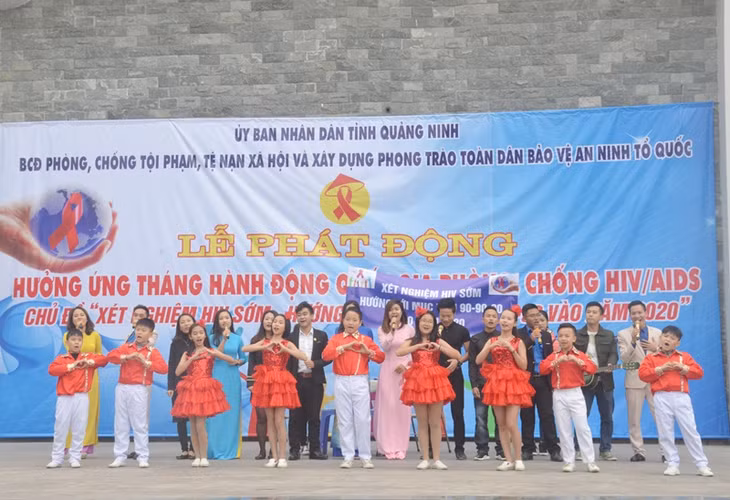 Ban Chỉ đạo Phòng, chống tội phạm, tệ nạn xã hội và xây dựng phong trào toàn dân bảo vệ an ninh tổ quốc tỉnh Quảng Ninh đã tổ chức Lễ phát động hưởng ứng Tháng hành động quốc gia phòng, chống HIV/AIDS năm 2017