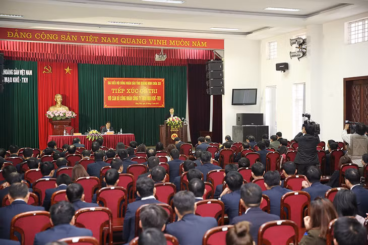 Quang cảnh buổi tiếp xúc cử tri.