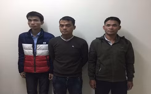 Các đối tượng tại cơ quan công an.