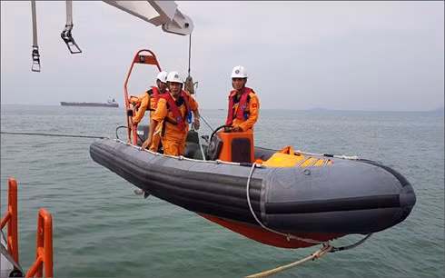 Cứu được 1 ngư dân còn sống sót trong vụ chìm tàu cá Bình Định