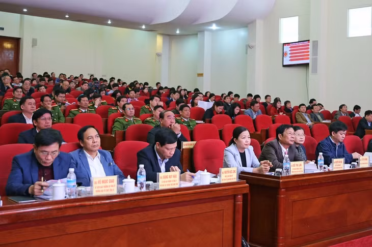 Các đại biểu tham dự hội nghị tại đầu cầu Quảng Ninh