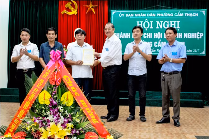 Ra mắt chi hội doanh nghiệp phường Cẩm Thạch (Ảnh: Thùy Dung-CTV)