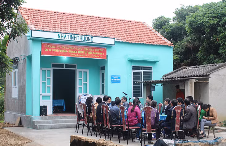 Hội Bảo trợ Người tàn tật và Trẻ mồ côi (NTT&TMC) tỉnh phối hợp với thị xã Đông Triều tổ chức lễ khánh thành và trao 